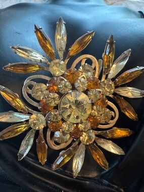 Judy Lee Stunning Vintage Rhinestone Flower Brooch in Amber and Champagne